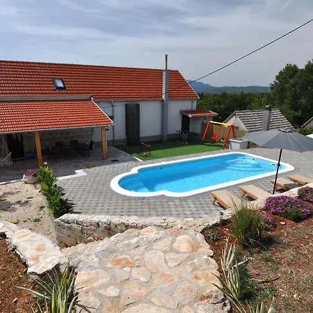 Villa Ela, With Heated Pool Imotski