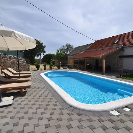 Ela, With Heated Pool Imotski