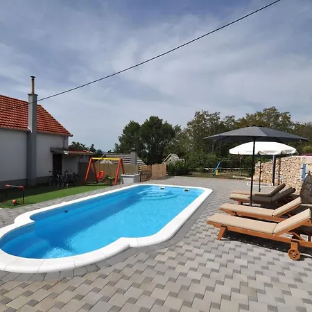 Ela, With Heated Pool * Imotski