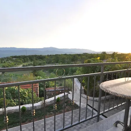 Villa Ela, With Heated Pool