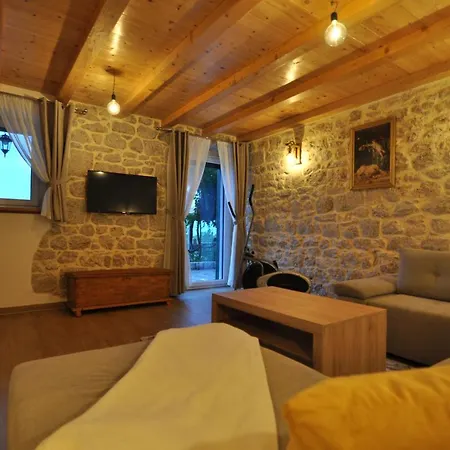 Villa Ela, With Heated Pool Imotski